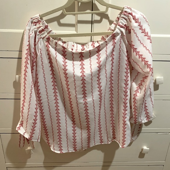 CUTEST off the shoulder top! - Picture 1 of 3